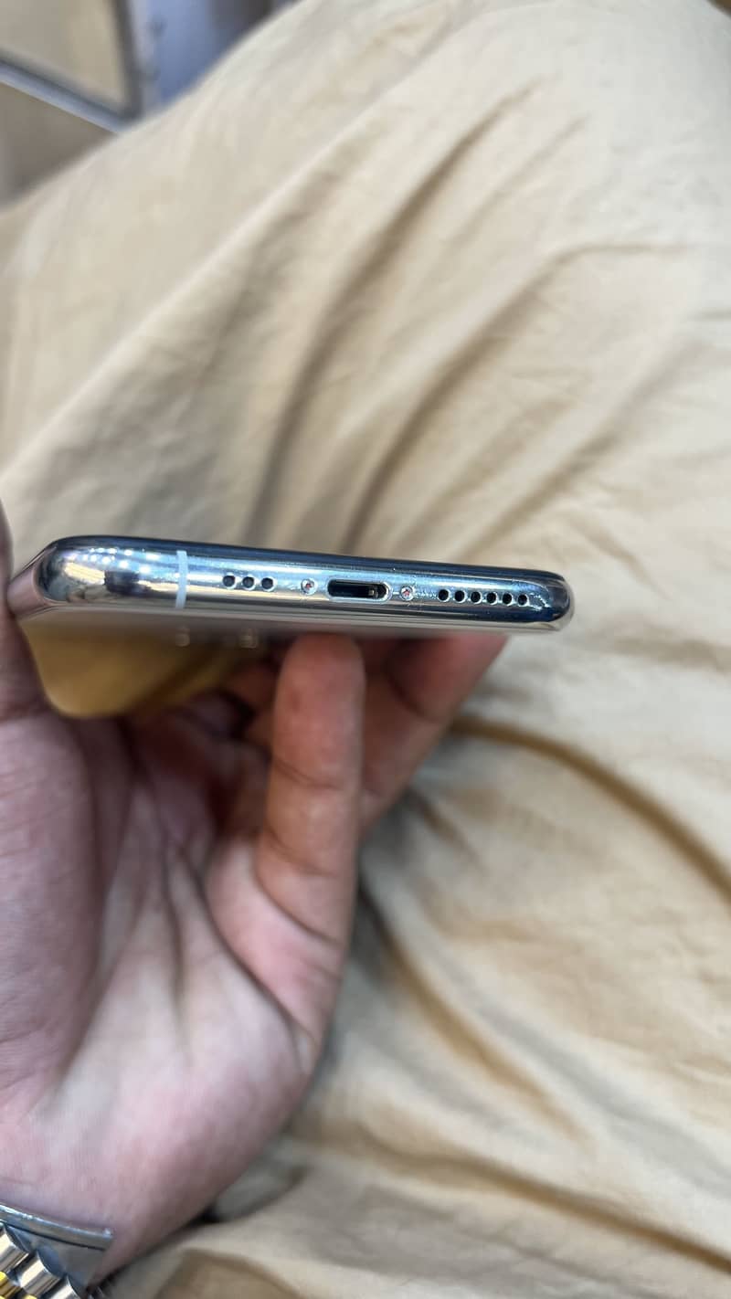 Apple iPhone 11 Pro 1