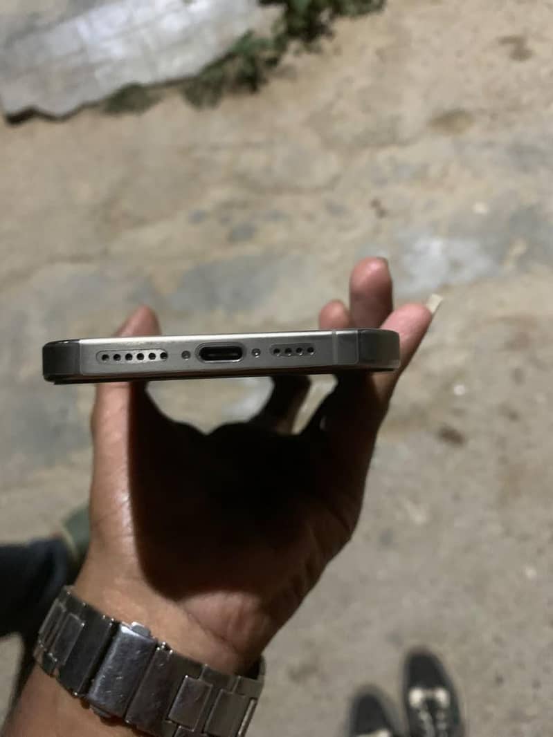Apple iPhone 15 Pro Max 0