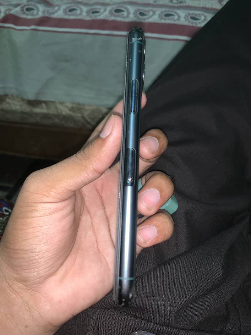 Apple iPhone 11 Pro 3