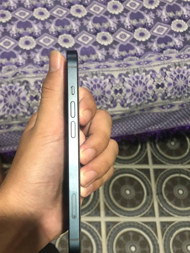 Apple iPhone 13 1