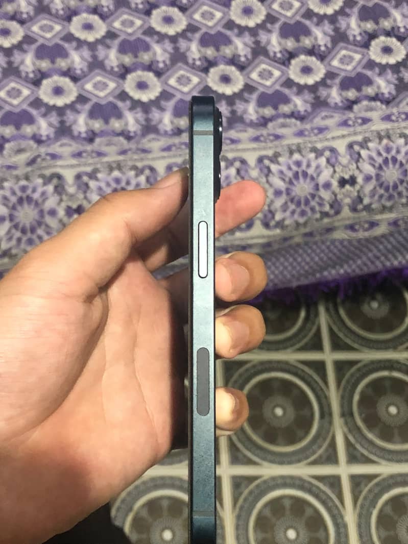 Apple iPhone 13 2