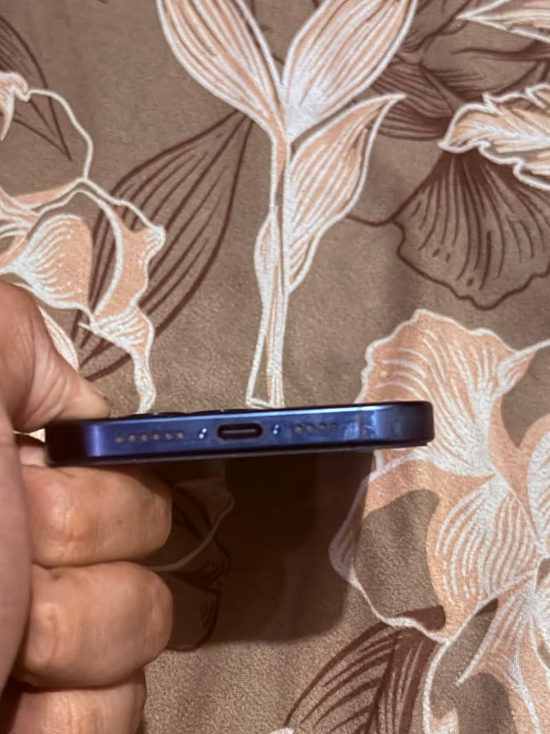 Apple iPhone 15 Pro Max 4