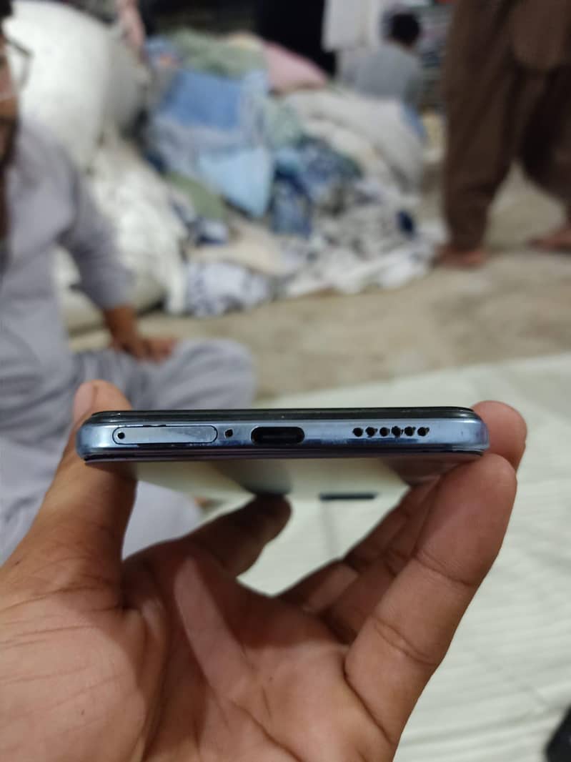 Vivo V21 4