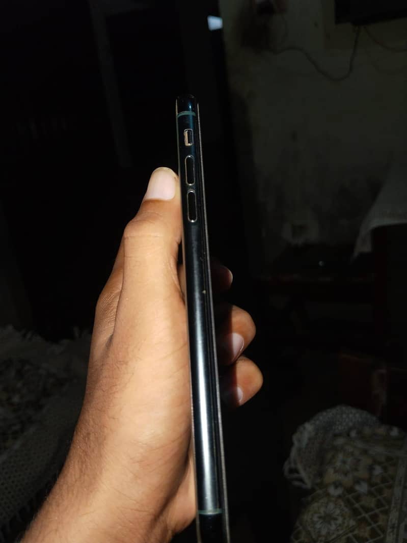 Apple iPhone 11 Pro Max 4
