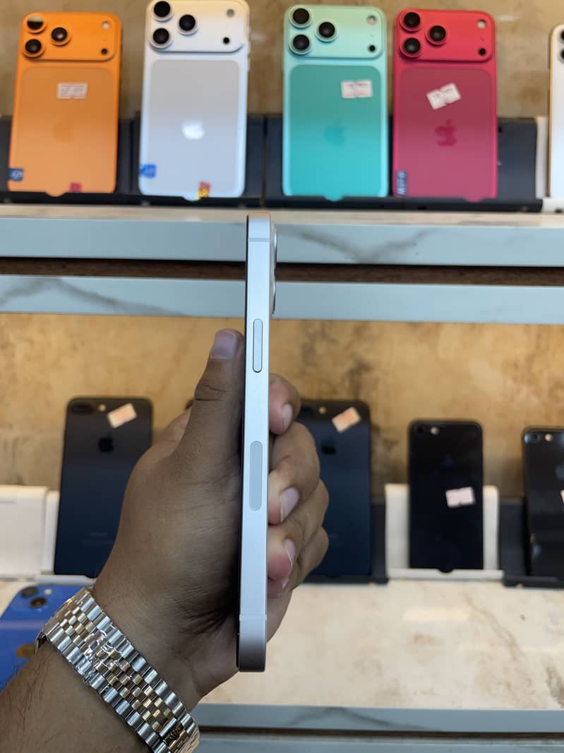 Apple iPhone 13 3
