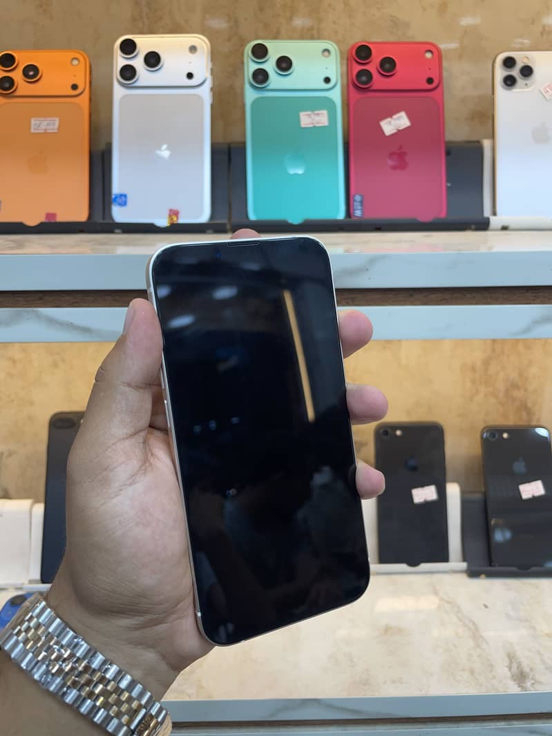 Apple iPhone 13 4