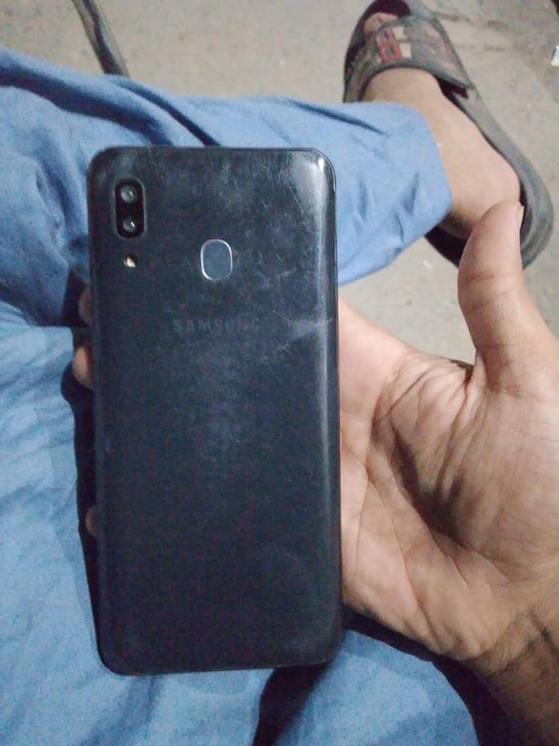 Samsung Mobile A30 1