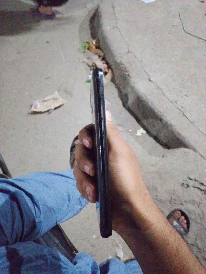 Samsung Mobile A30 3