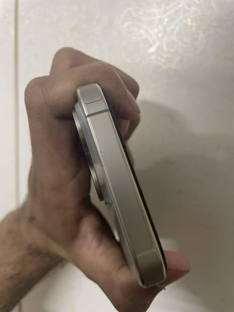 Apple iPhone 15 Pro 0