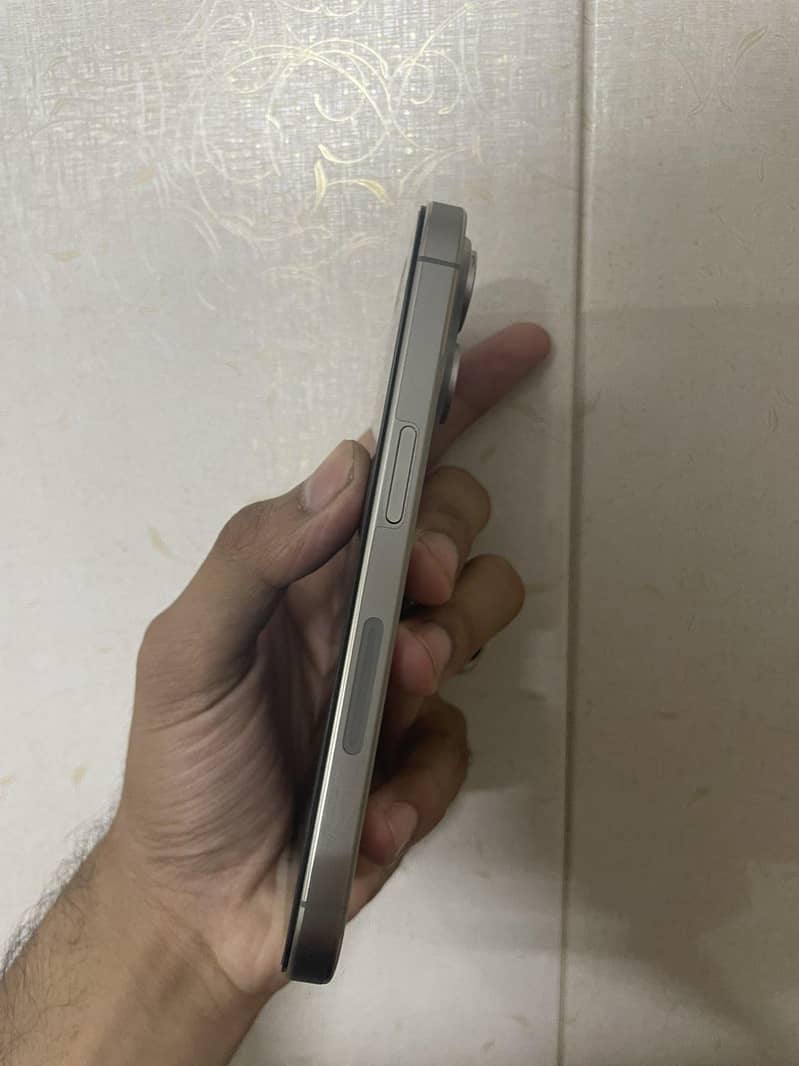 Apple iPhone 15 Pro 2
