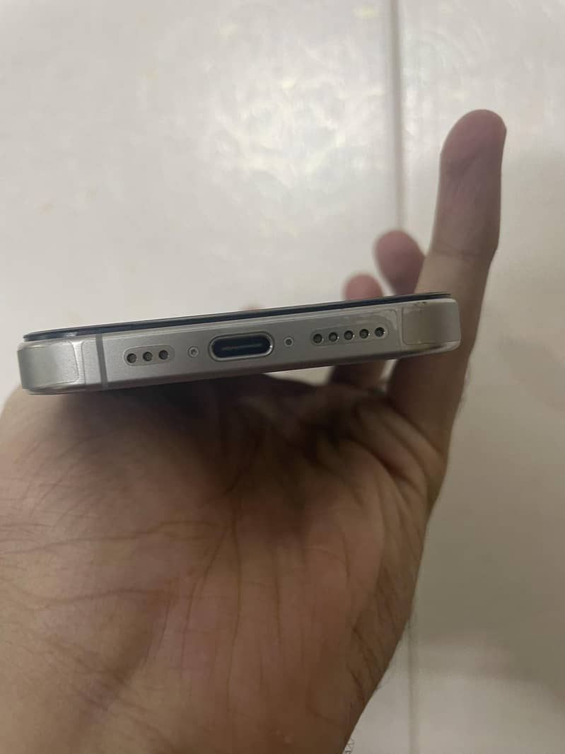 Apple iPhone 15 Pro 4