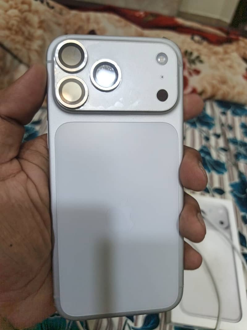Apple iPhone 17 Pro Max 5