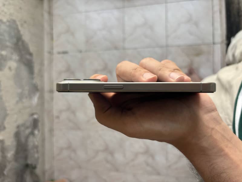 Apple iPhone 15 Pro 2