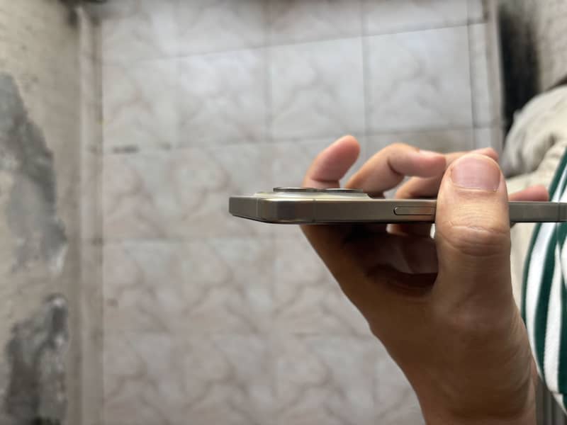 Apple iPhone 15 Pro 4