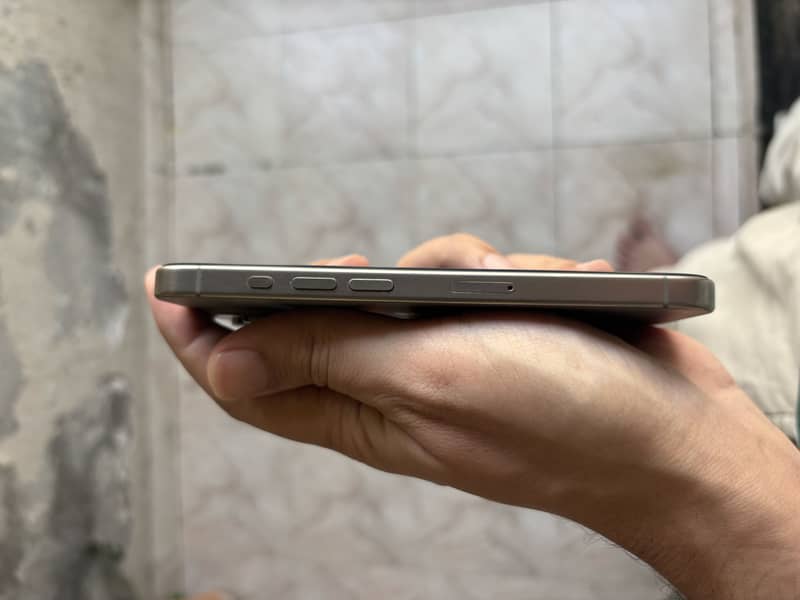 Apple iPhone 15 Pro 6