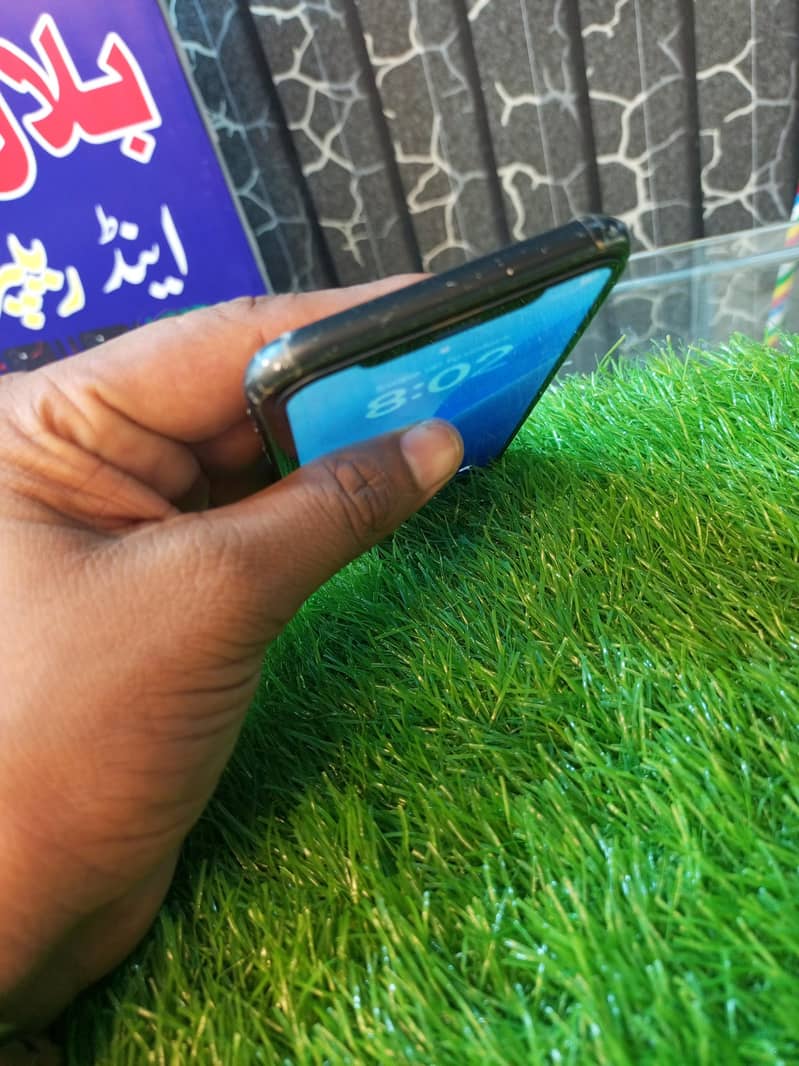 Apple iPhone XR 0