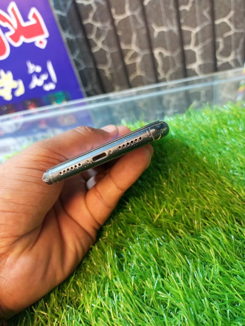 Apple iPhone XR 1