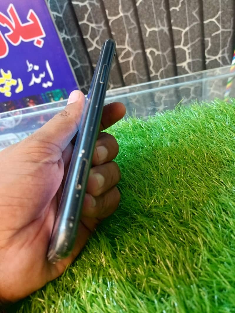 Apple iPhone XR 2