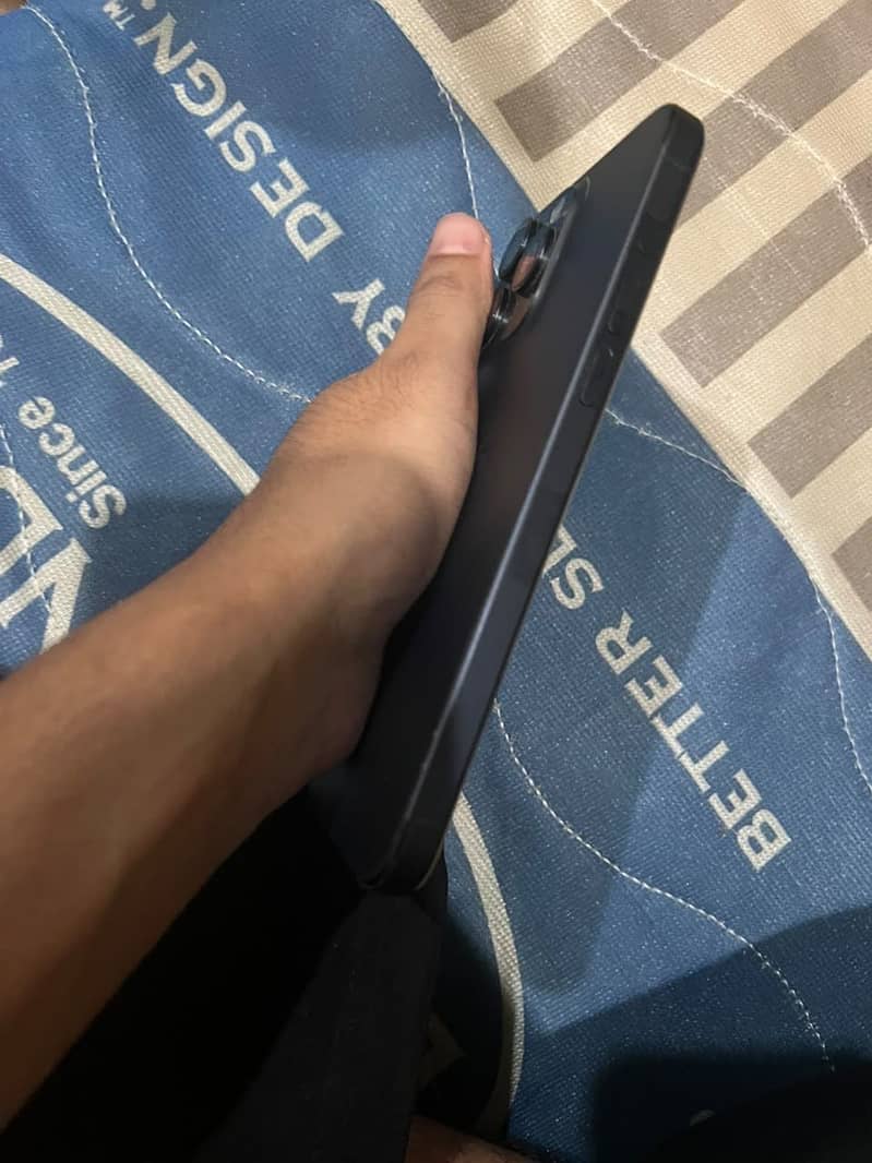 Apple iPhone 15 Pro Max 6