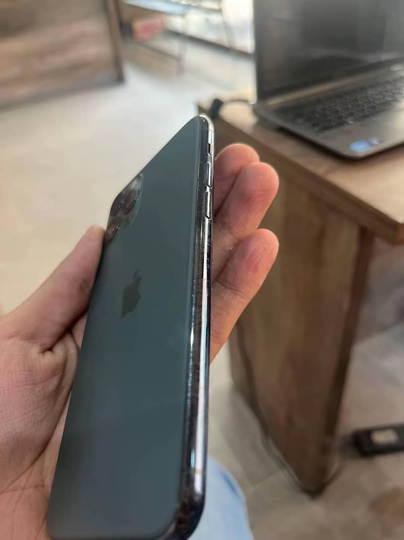 Apple iPhone 11 Pro 2