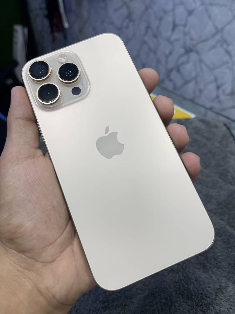 Apple iPhone 16 Pro Max 1