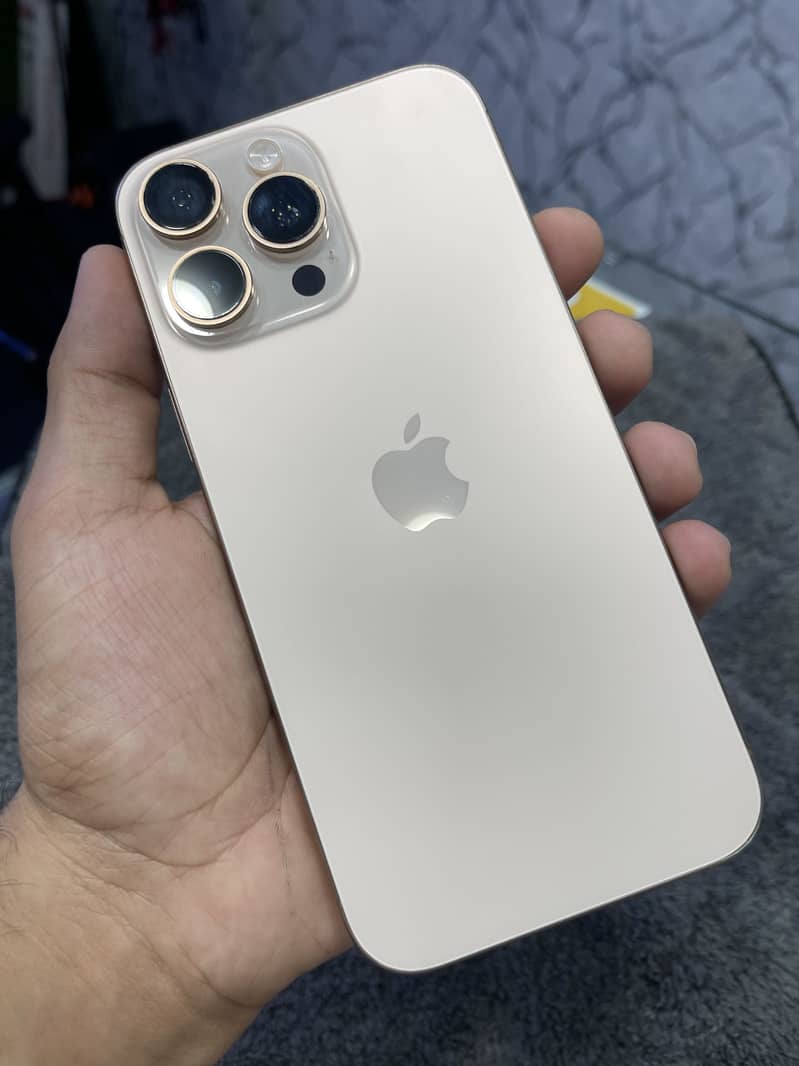 Apple iPhone 16 Pro Max 4