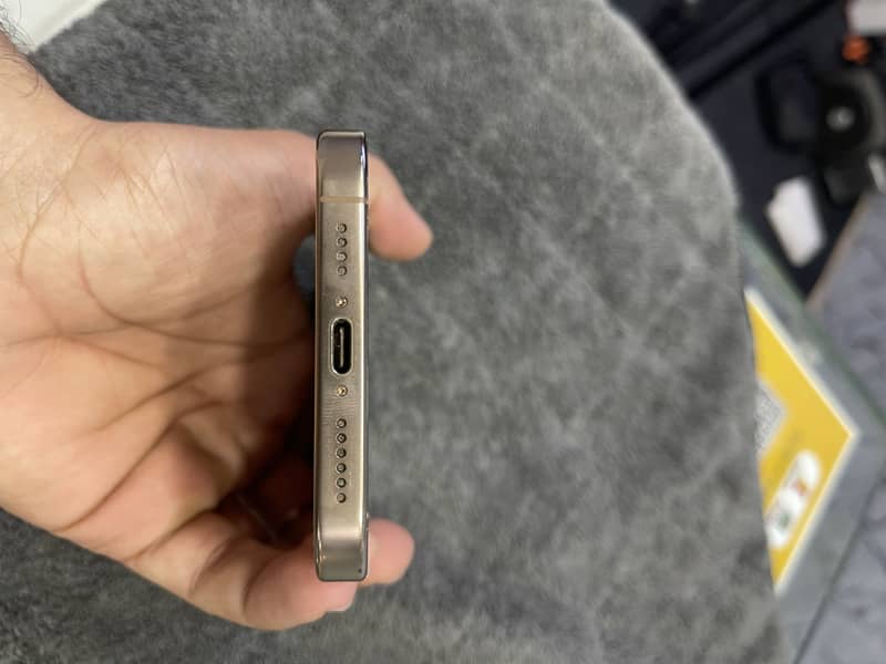 Apple iPhone 16 Pro Max 7