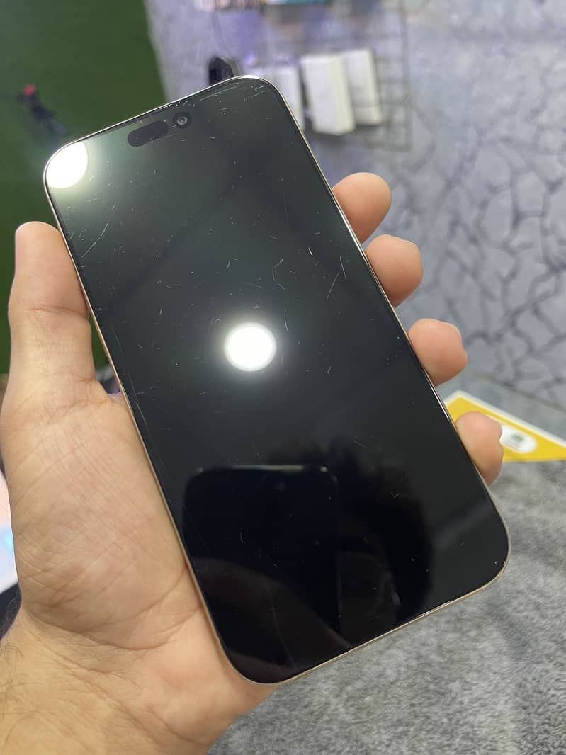 Apple iPhone 16 Pro Max 8