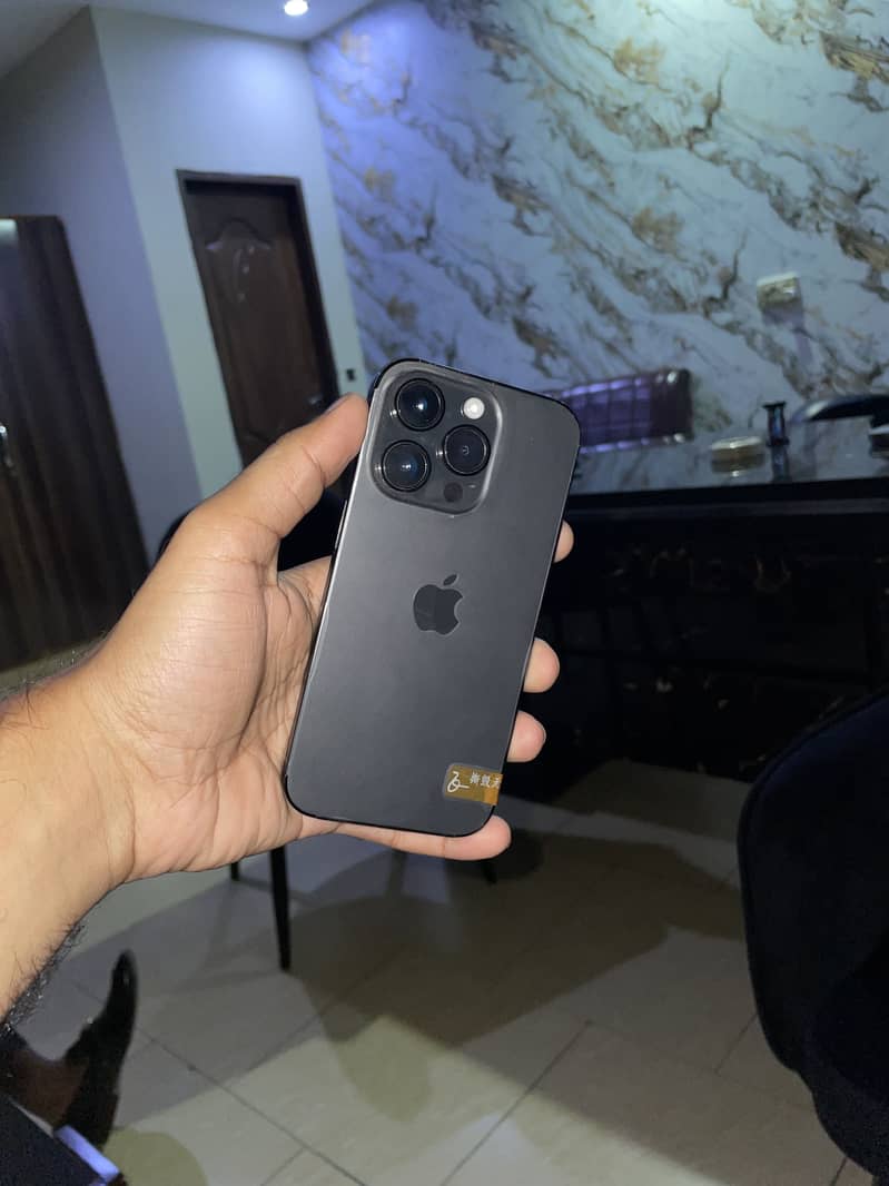 Apple iPhone 14 Pro 1