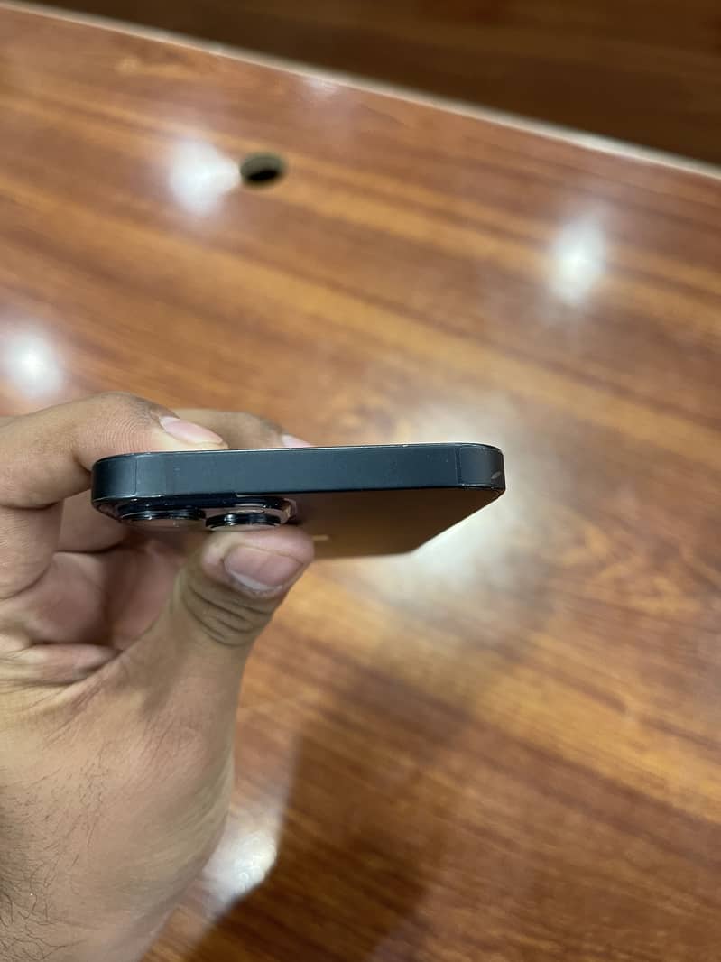 Apple iPhone 13 4