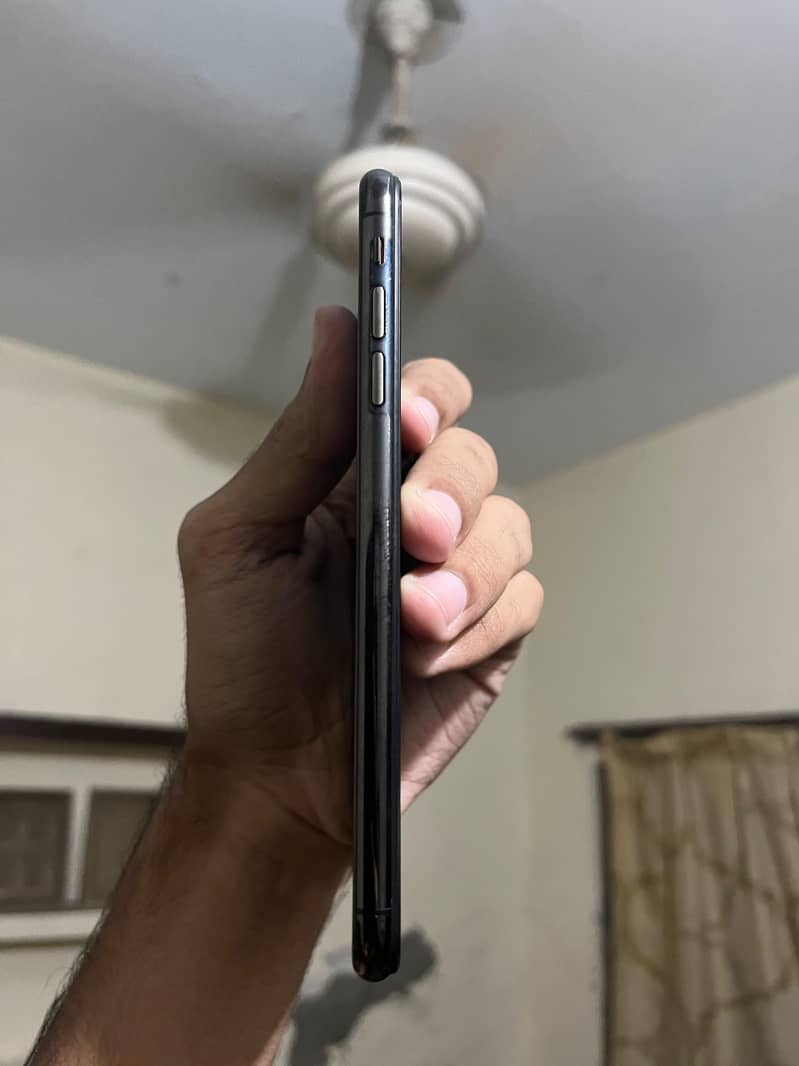 Apple iPhone XS Max 1