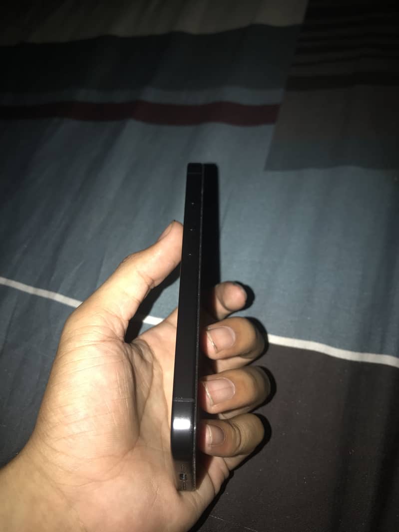 Apple iPhone 16 1