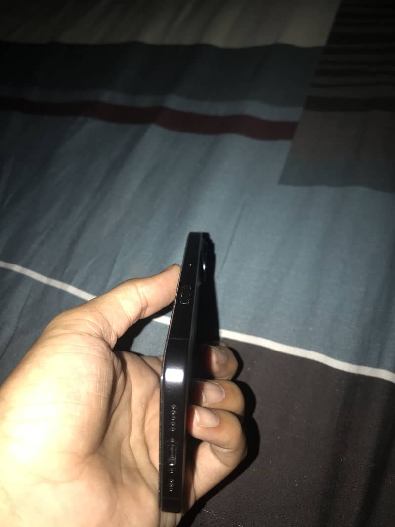 Apple iPhone 16 2