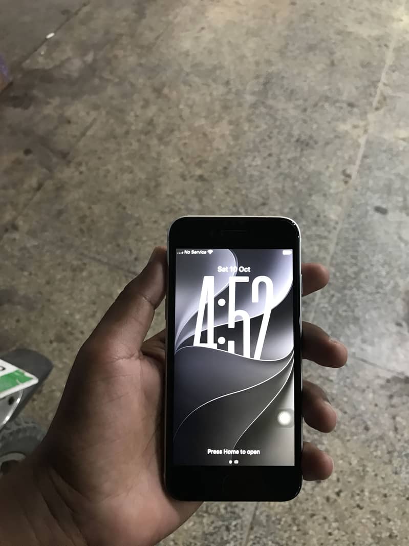 Apple iPhone SE 2020 0