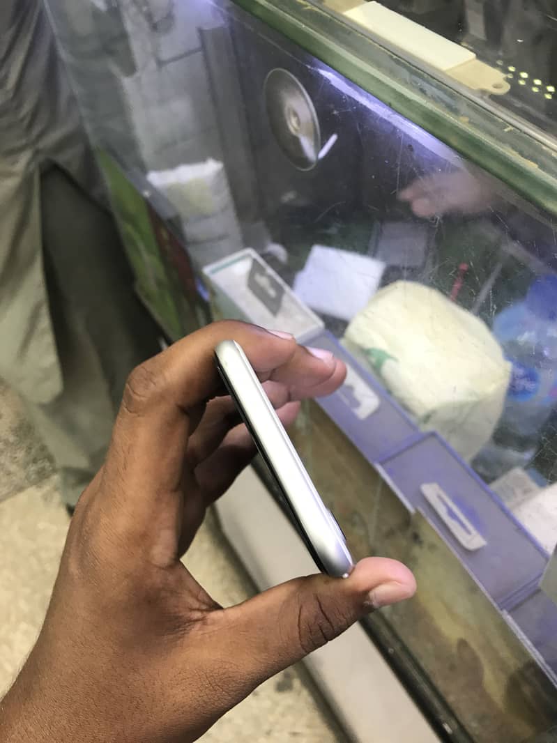 Apple iPhone SE 2020 1