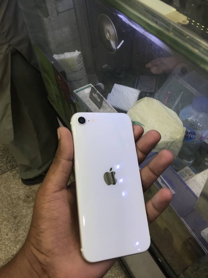 Apple iPhone SE 2020 3