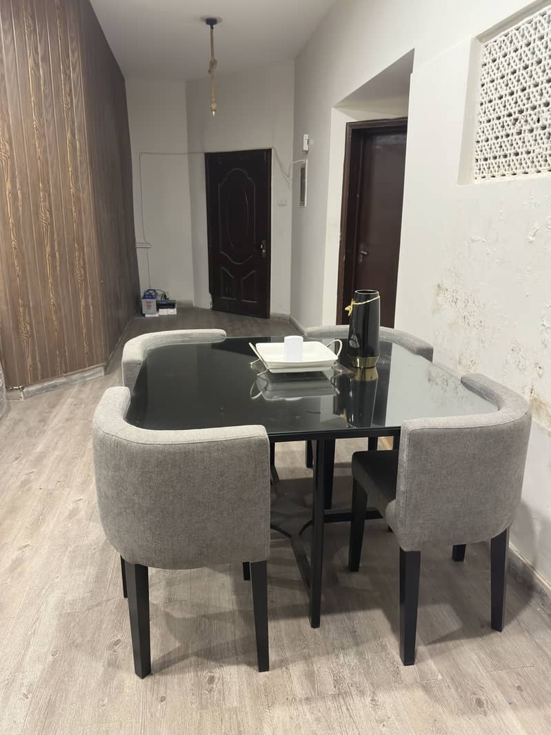 Beautiful dining table 0