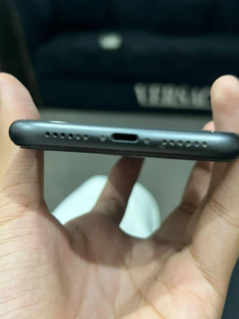 Apple iPhone 11 3