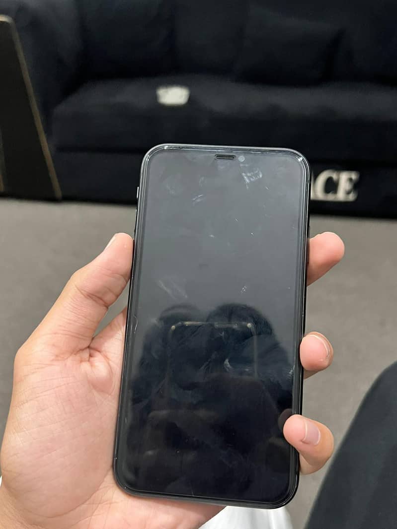 Apple iPhone 11 4