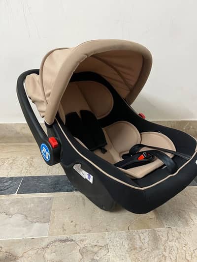 Carry cot(mothers care)
