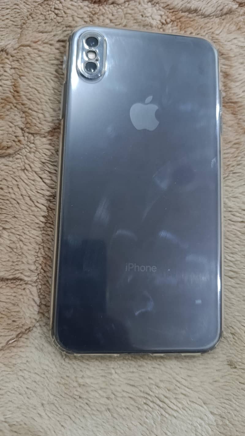 Apple iPhone XS Max 3