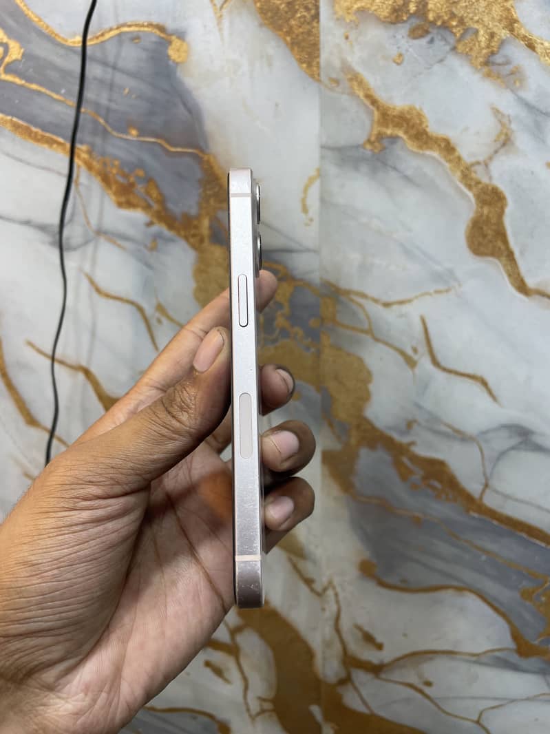 Apple iPhone 13 1