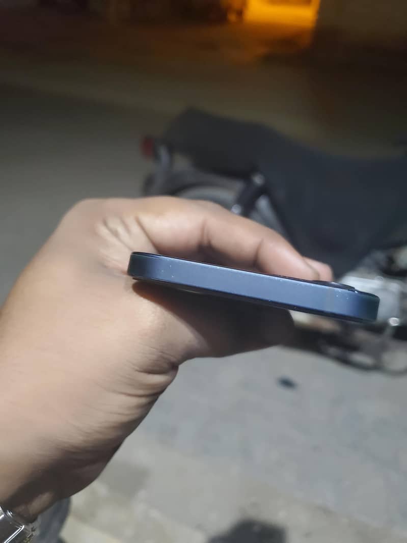 Apple iPhone 12 (jv) 1
