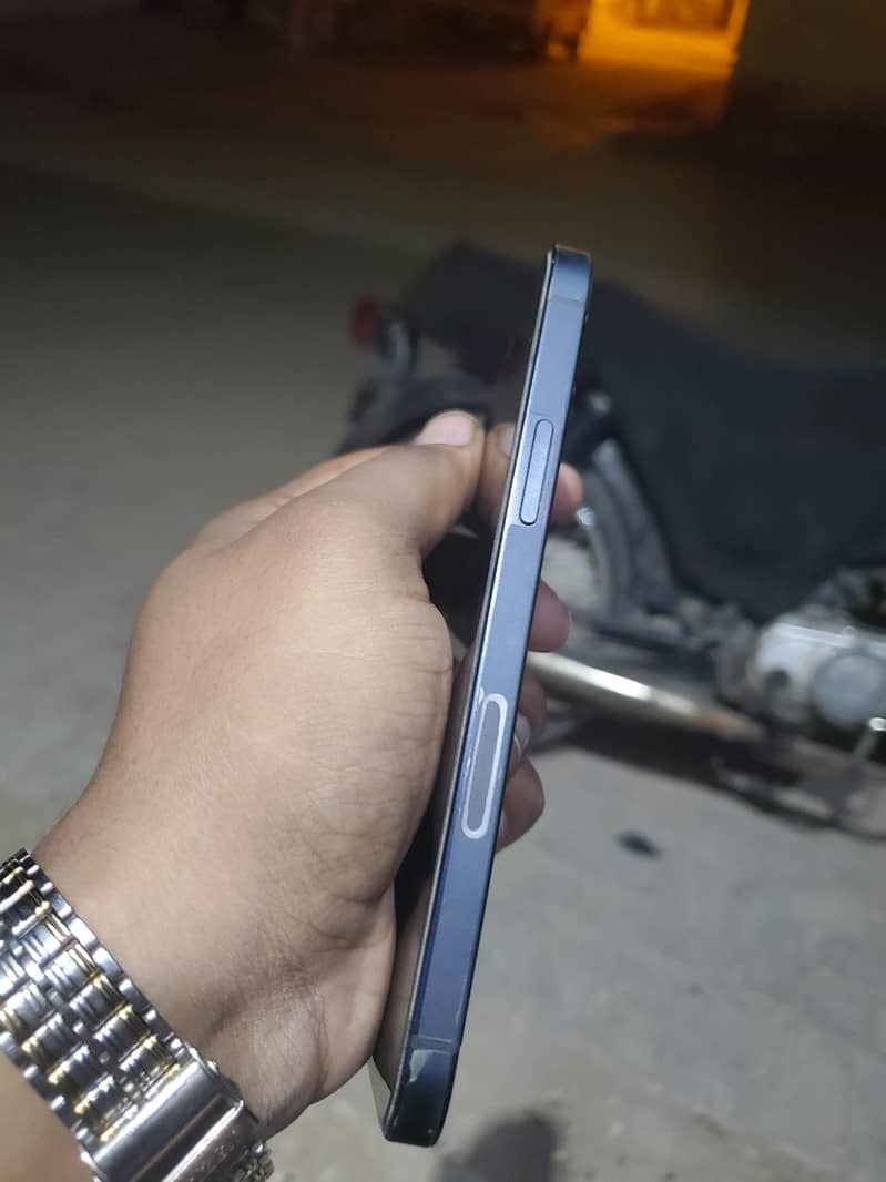 Apple iPhone 12 (jv) 3