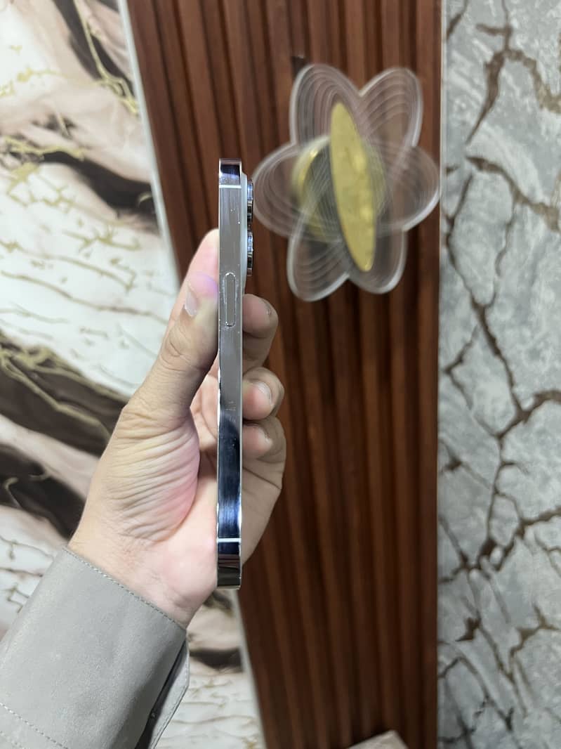 Apple iPhone 14 Pro 1