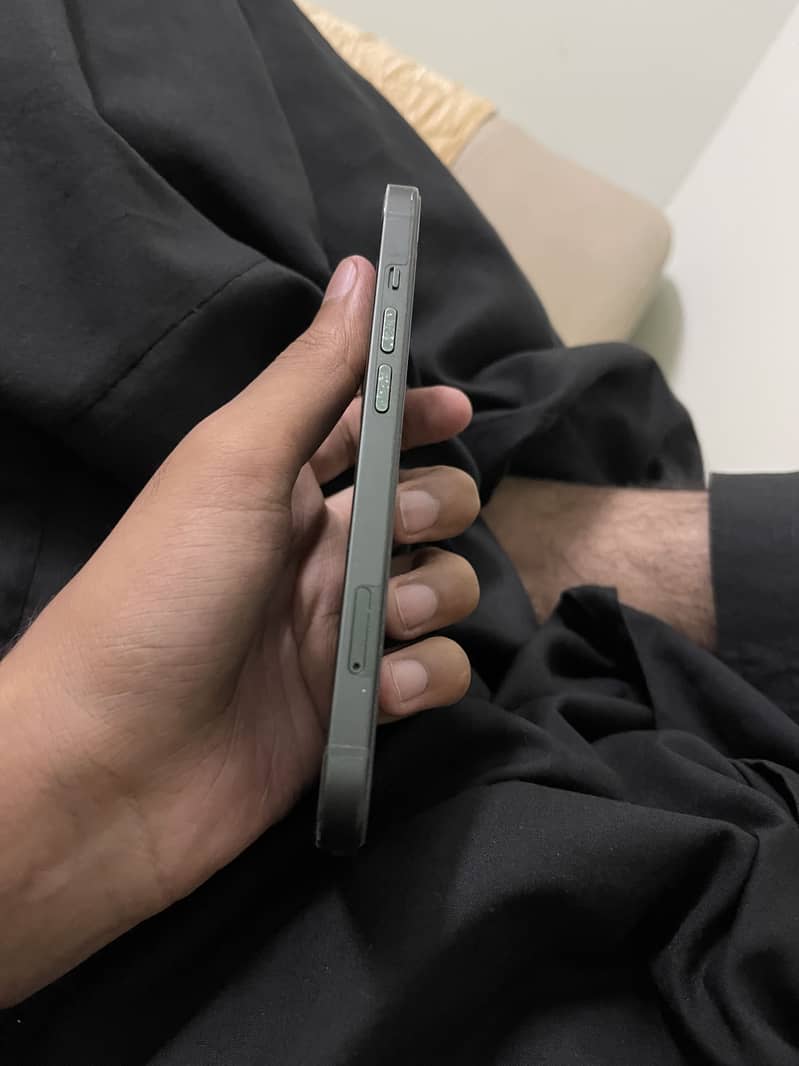 Apple iPhone 13 2