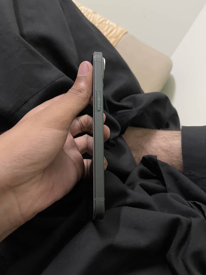 Apple iPhone 13 3