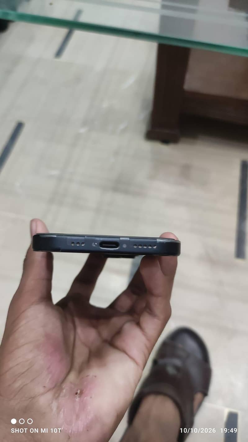 Apple iPhone 15 4