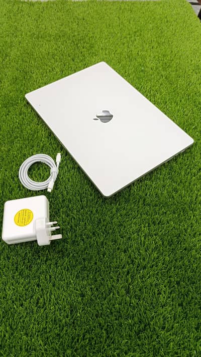 Laptop Macbook pro 2021, M1 Pro, 16GB RAM, 512GB SSD & 1TB SSD