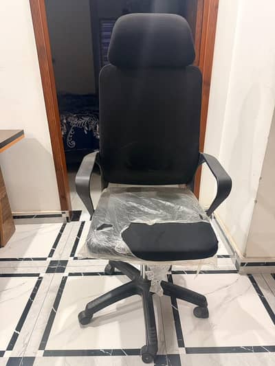 Brandnew Office Chair and Table